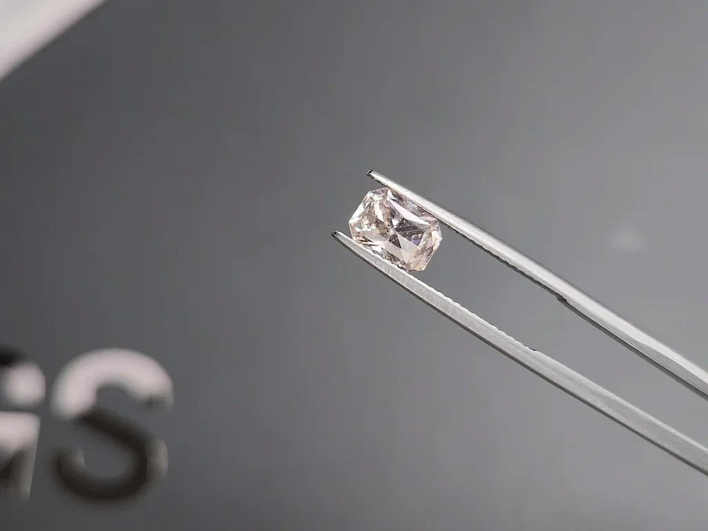 Pastel peach sapphire in radiant cut 1.62 carats, Sri Lanka Image №3