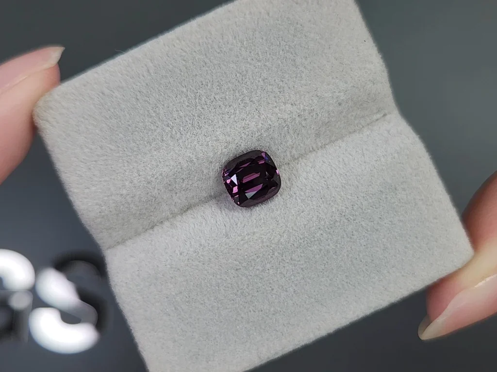 Unheated purple sapphire in cushion cut 1.71 carats, Madagascar Image №4
