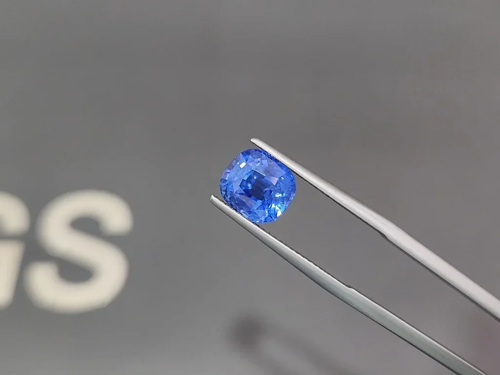 Unheated sapphire Cornflower Blue cushion cut 5.14 carats, Sri Lanka Image №3