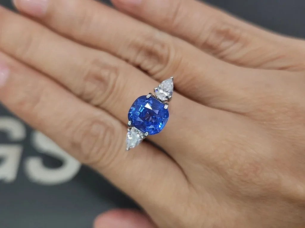 Unheated sapphire Cornflower Blue cushion cut 5.14 carats, Sri Lanka Image №5