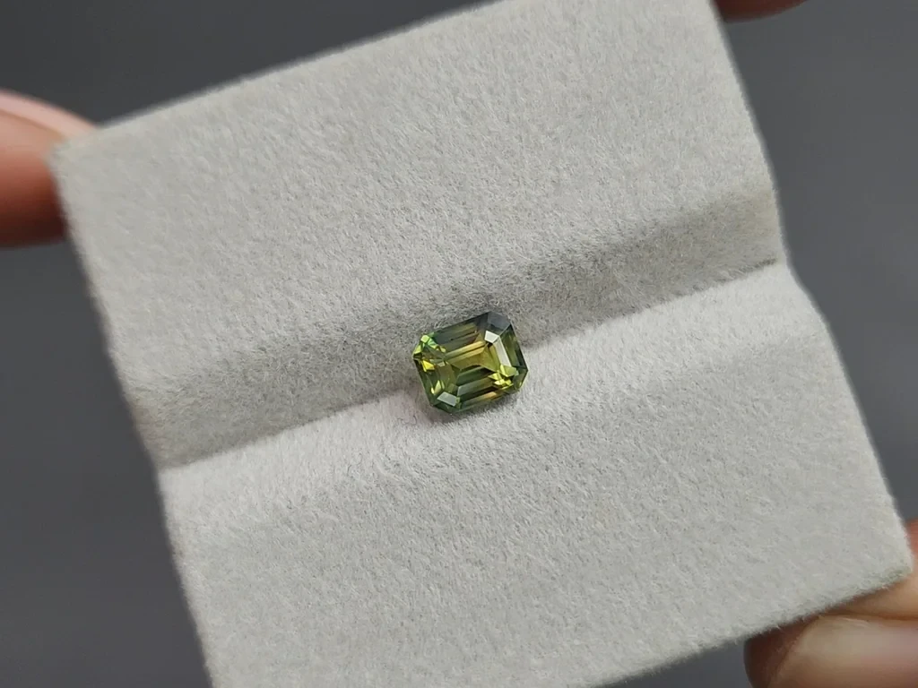 Unheated sapphire Bi-Color octagon cut 1.56 carats, Sri Lanka Image №4