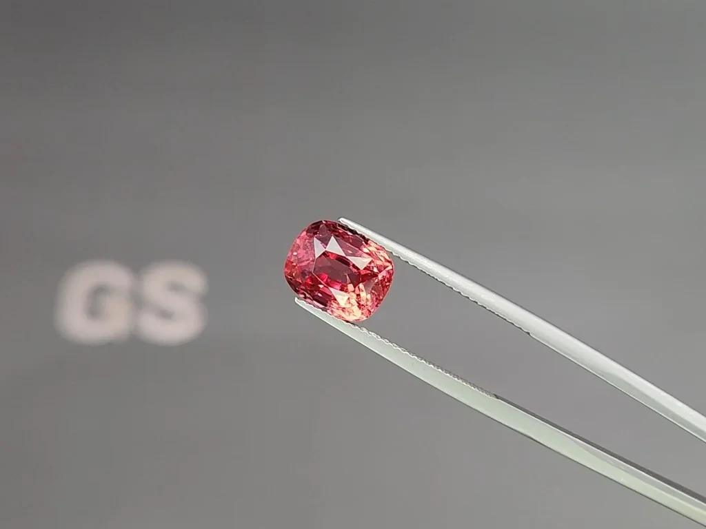 Spinel Mahenge cushion cut 4.56 carats, Tanzania Image №3