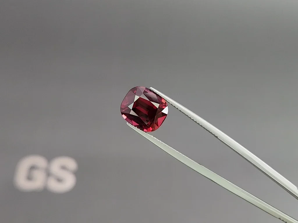 Garnet cushion cut 7.85 carats, Tanzania Image №3