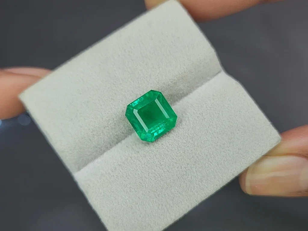 Emerald octagon cut 4.07 carats, Colombia Image №4