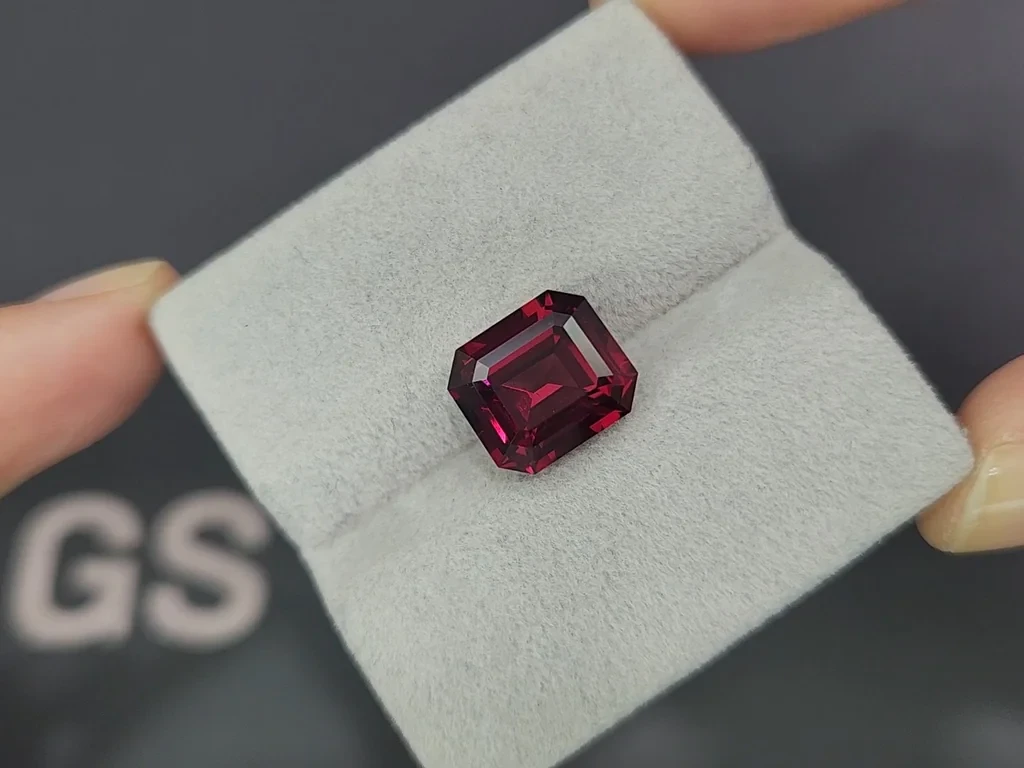 Purple garnet rhodolite octagon cut  6.64 carats, Tanzania Image №4