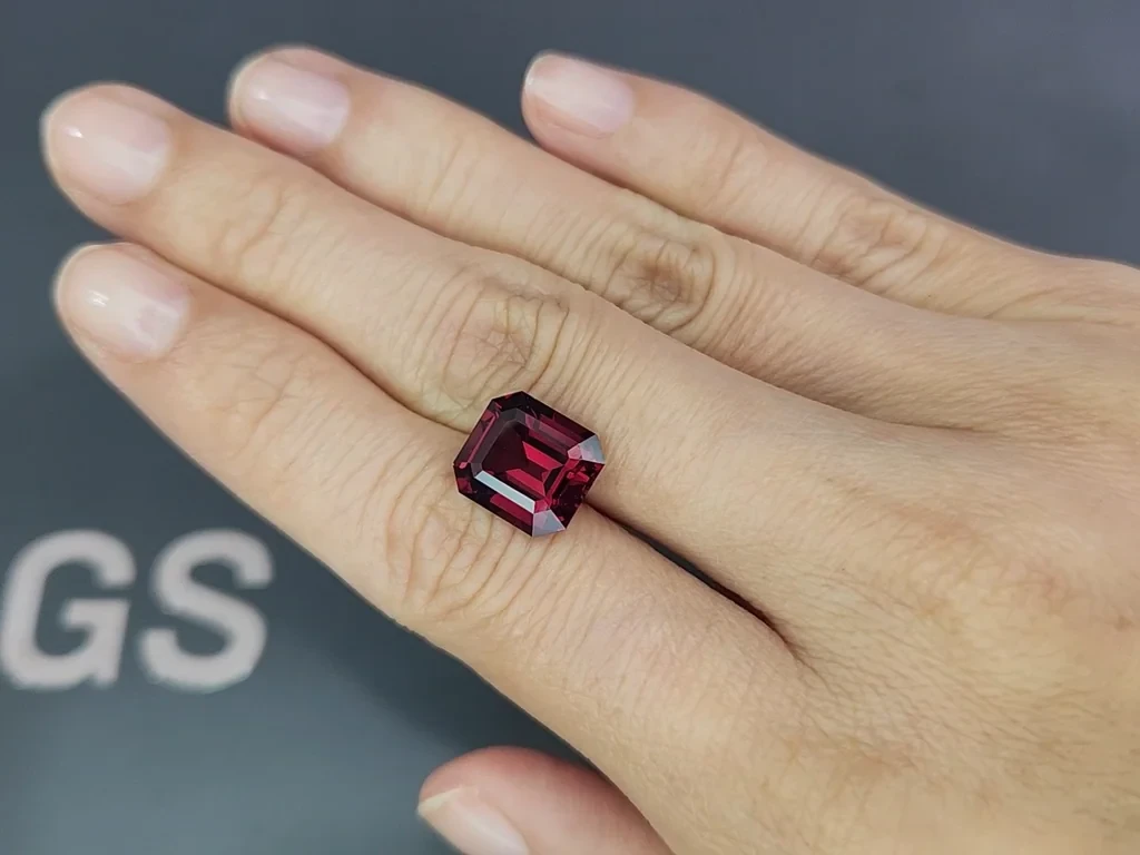 Purple garnet rhodolite octagon cut  6.64 carats, Tanzania Image №2