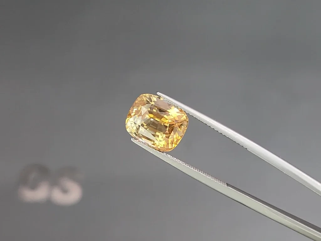 Yellow zircon cushion cut 8.50 carats, Tanzania Image №3