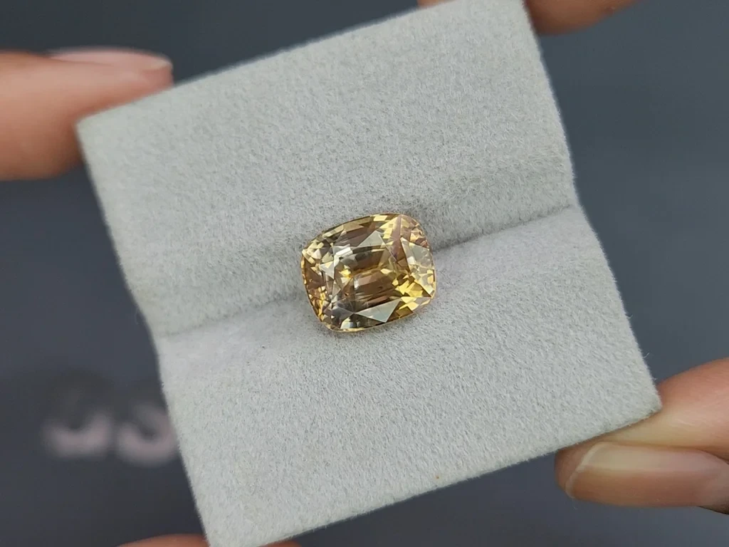 Yellow zircon cushion cut 8.50 carats, Tanzania Image №4