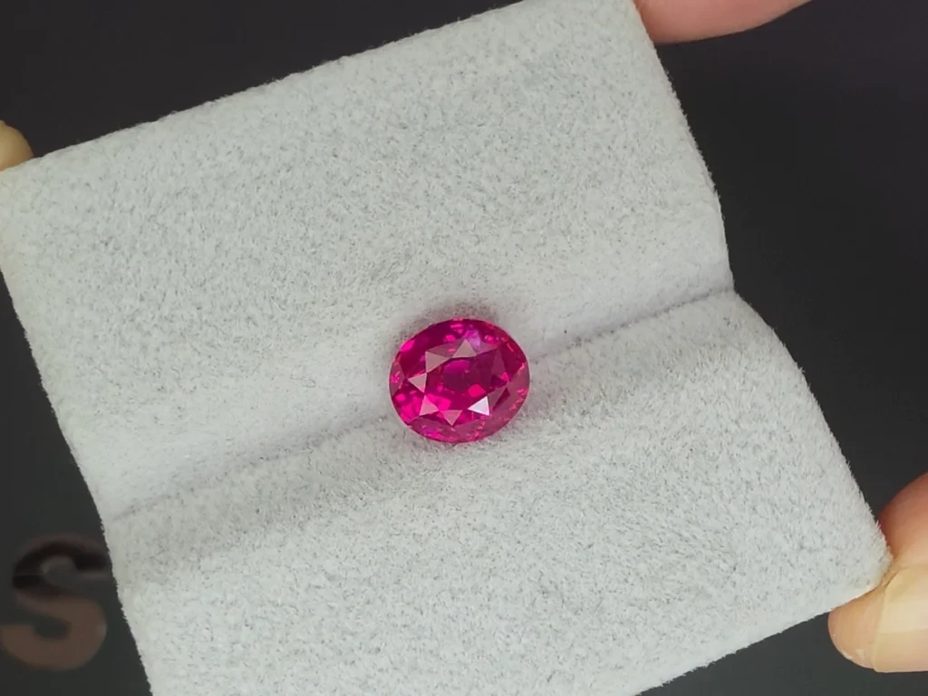 Unheated ruby Vivid pink red oval cut  3.12 carats, Sri Lanka Image №4