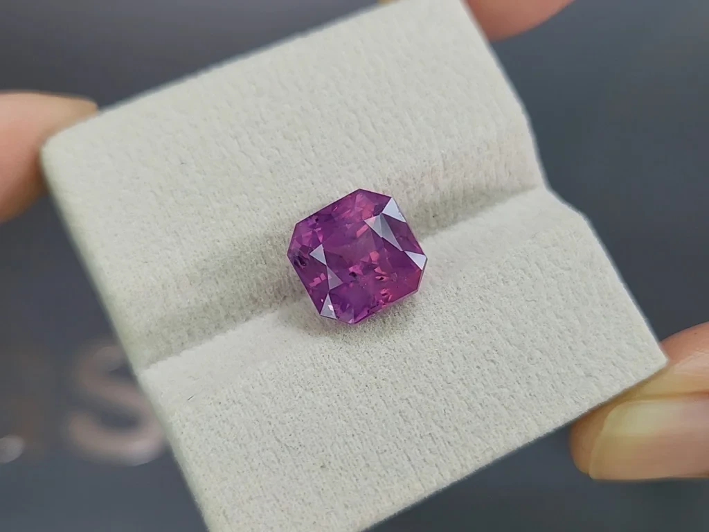 Unheated purple sapphire radiant cut 8.32 carats, Sri Lanka Image №4