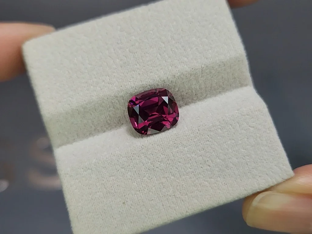 Garnet rhodolite cushion cut 3.67 carats, Madagascar Image №4