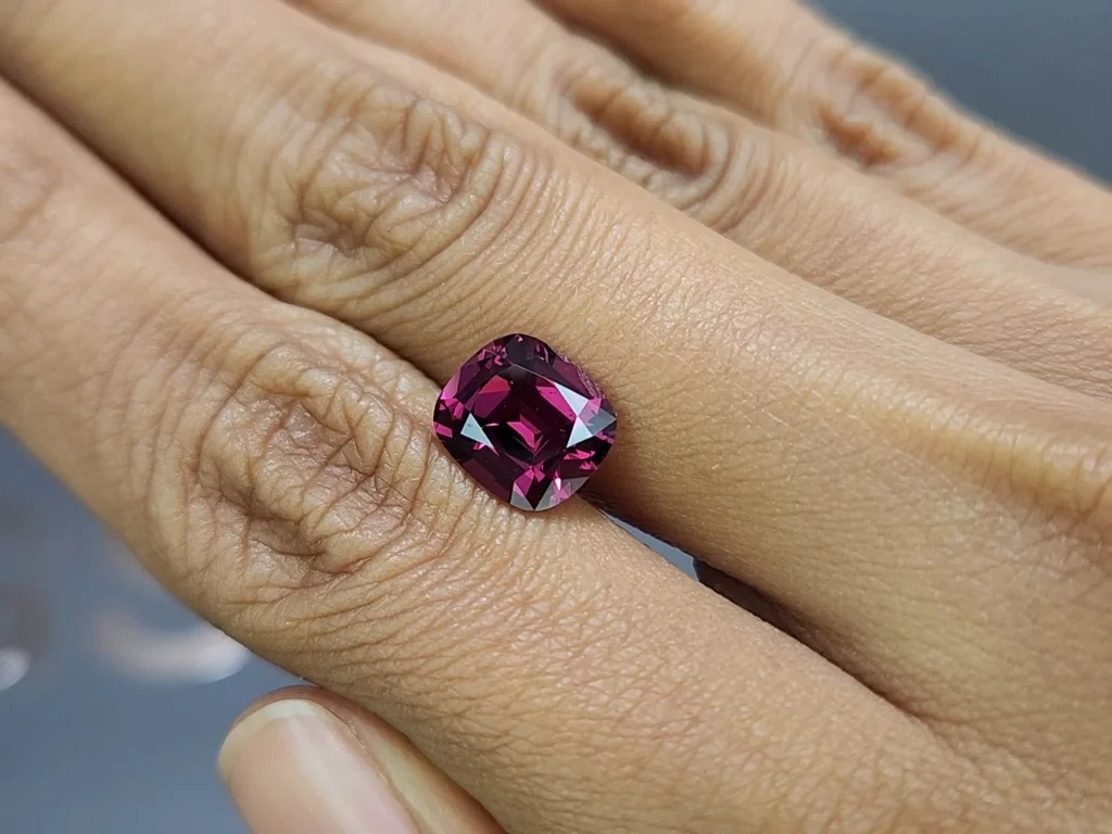 Garnet rhodolite cushion cut 3.67 carats, Madagascar Image №2