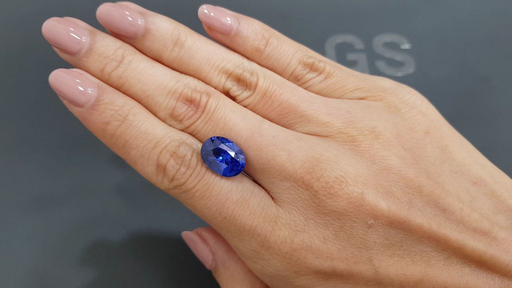 Royal blue sapphire in oval cut 7.52 carats, Sri Lanka Image №2