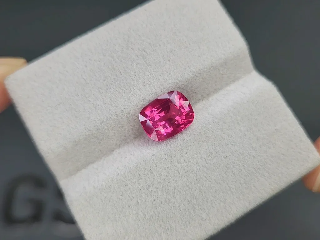 Vivid pink cushion cut Mahenge spinel 3.06 carats, Tanzania Image №4