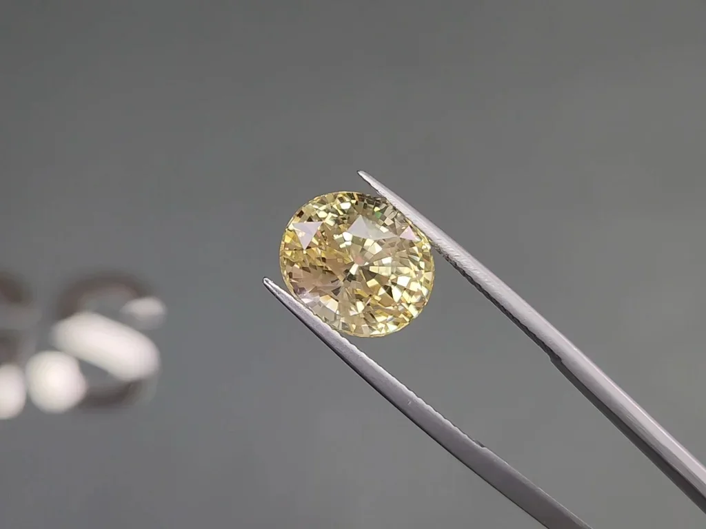 Unheated pastel yellow sapphire in oval cut 9.08 carats, Sri Lanka Image №3