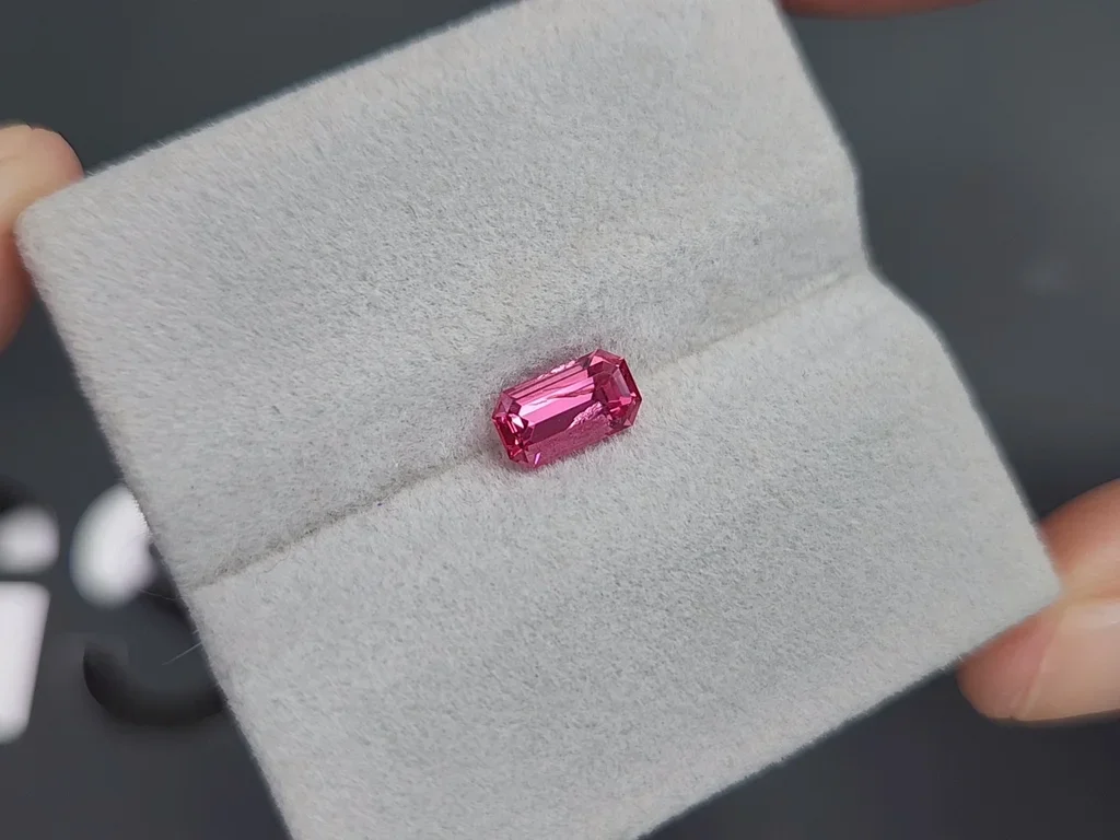 Spinel Mahenge octagon cut 1.05 carats, Tanzania Image №4