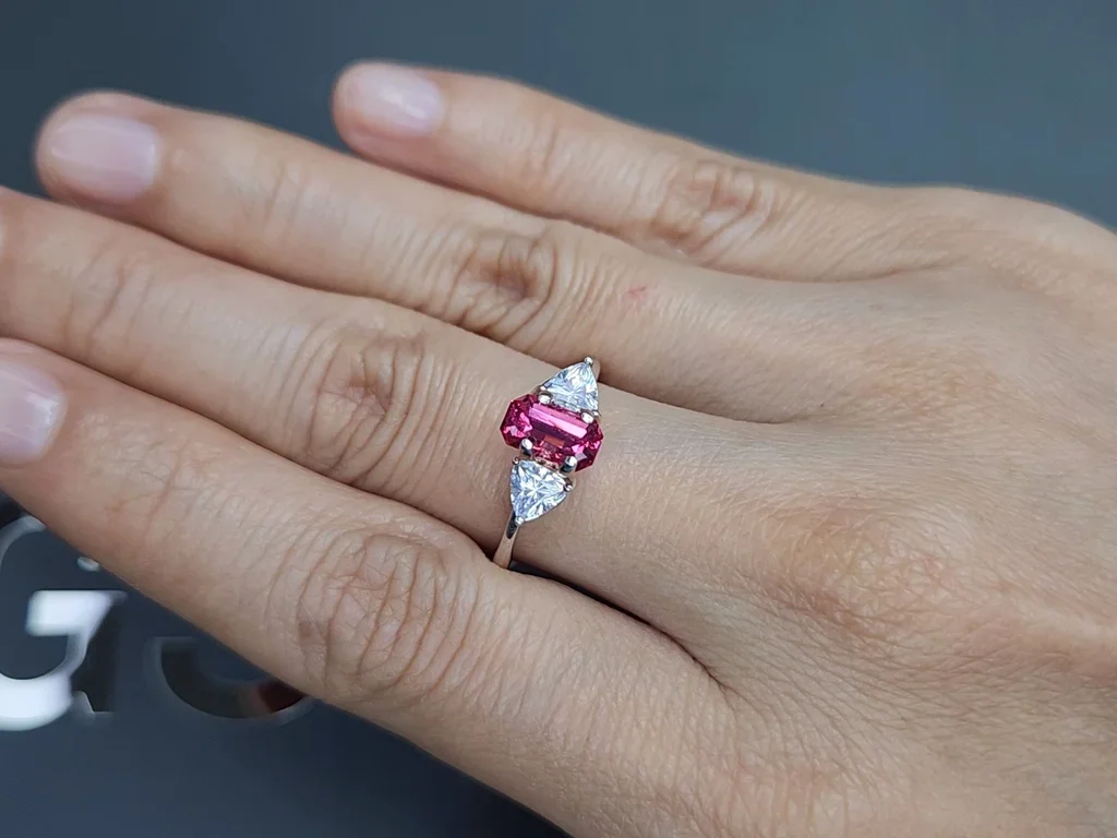 Spinel Mahenge octagon cut 1.05 carats, Tanzania Image №5