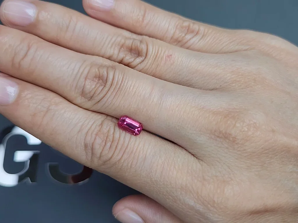 Spinel Mahenge octagon cut 1.05 carats, Tanzania Image №2