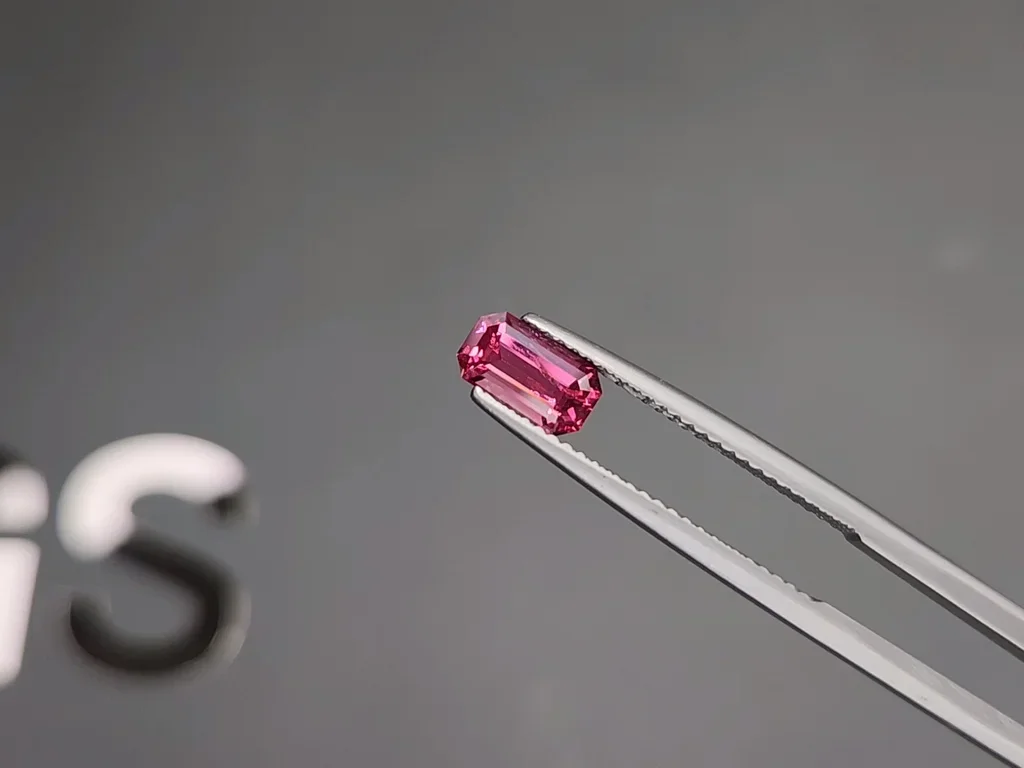 Spinel Mahenge octagon cut 1.05 carats, Tanzania Image №3