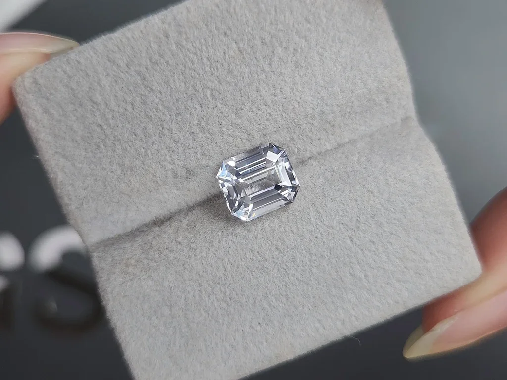 White sapphire octagon cut 3.02 carats, Sri Lanka Image №4