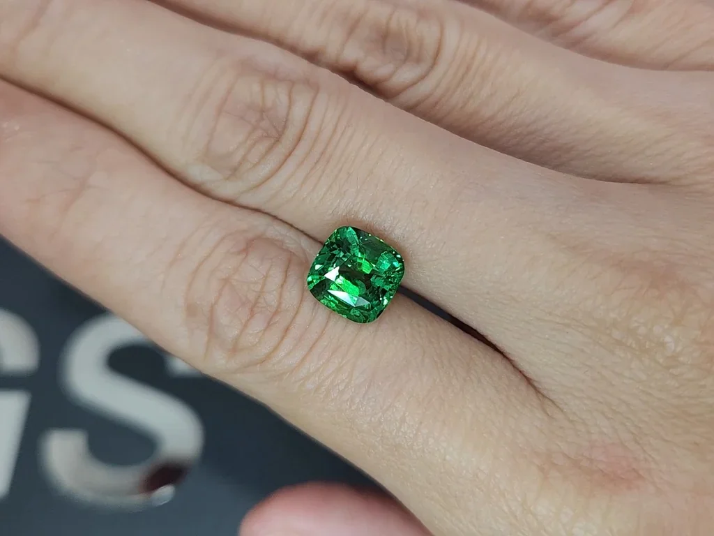 Garnet tsavorite Intense Green cushion cut 3.00 carats, Tanzania  Image №2