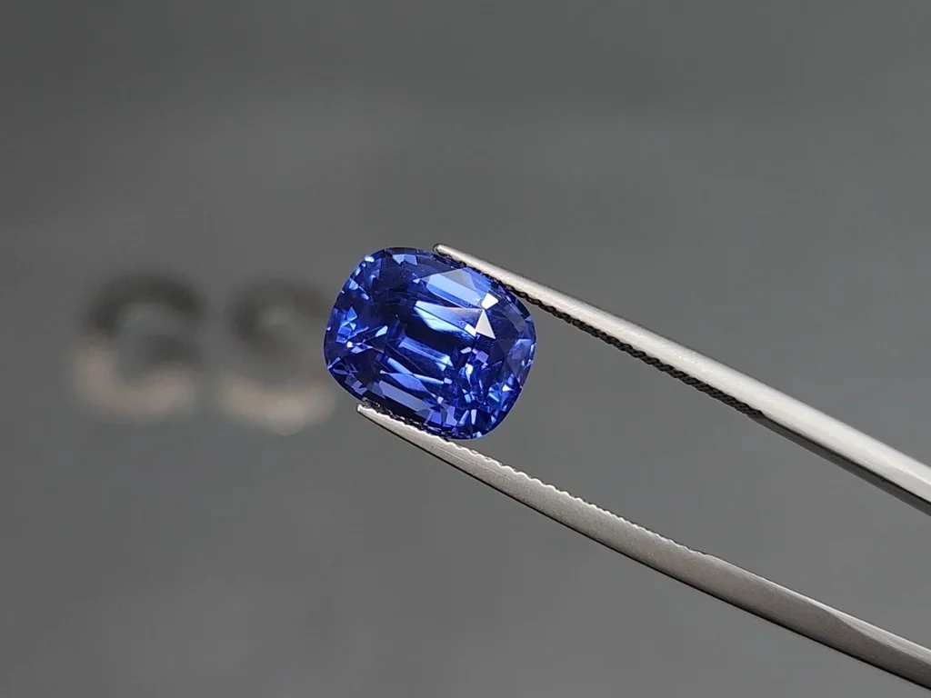 Unheated sapphire Royal Blue cushion cut 7.70 carats, Sri Lanka Image №3