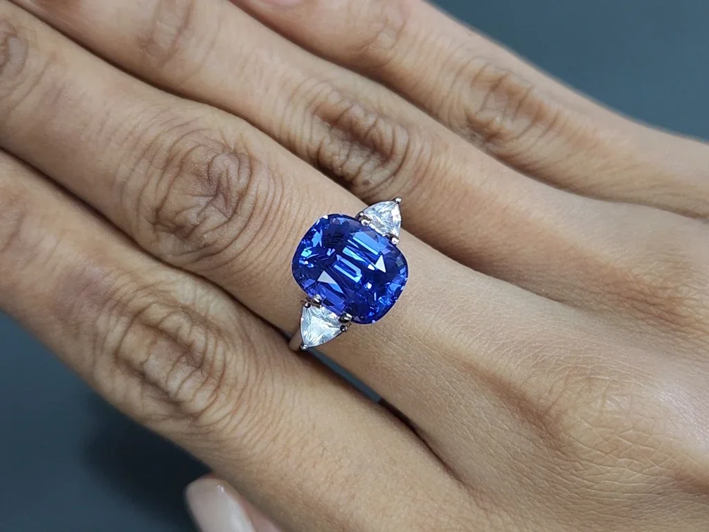 Unheated sapphire Royal Blue cushion cut 7.70 carats, Sri Lanka Image №5