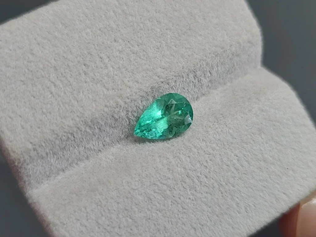 Emerald pear cut 1.10 carats, Russia Image №4