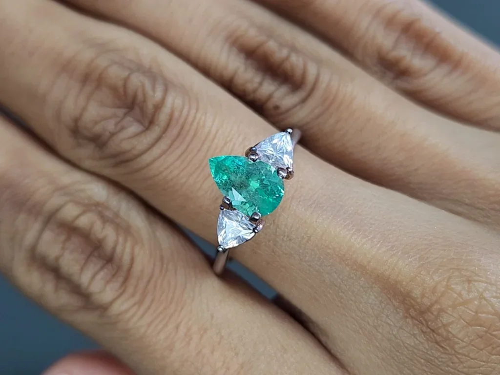 Emerald pear cut 1.10 carats, Russia Image №5