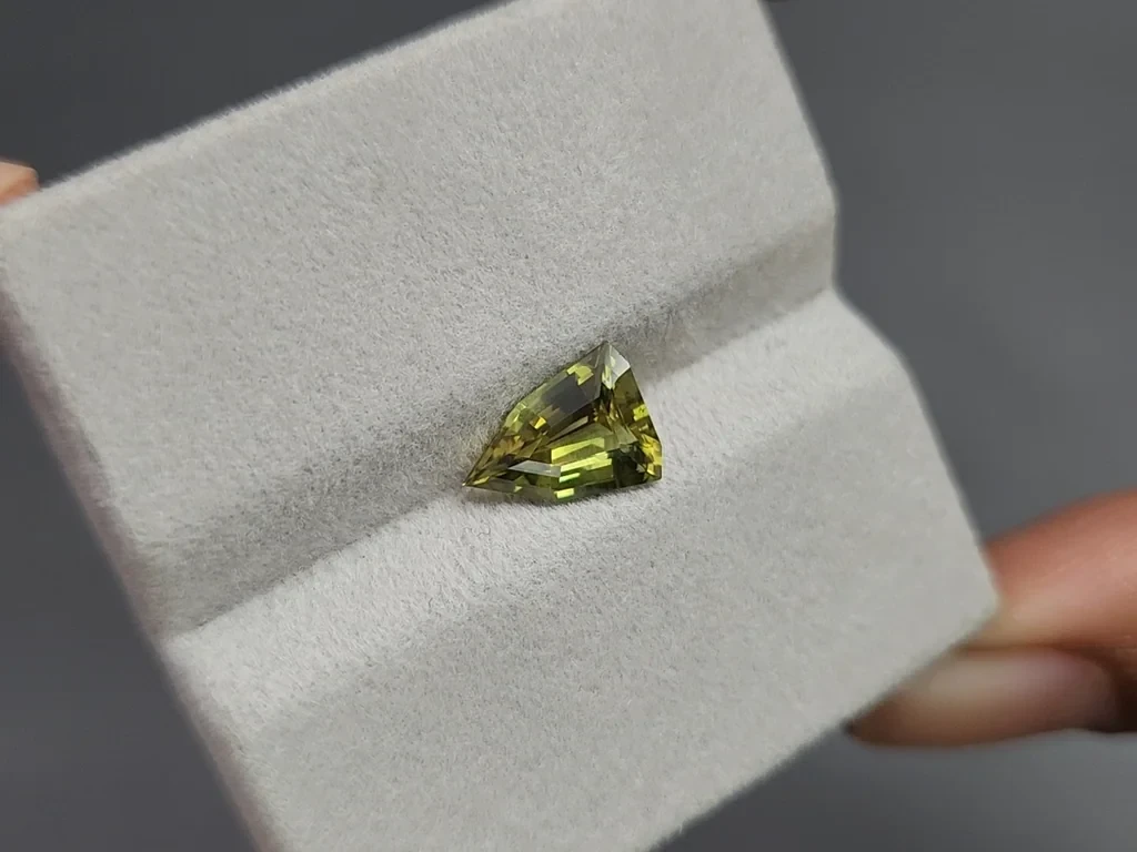 Sapphire Bi-Color fancy cut 2.14 carats, Sri Lanka Image №4