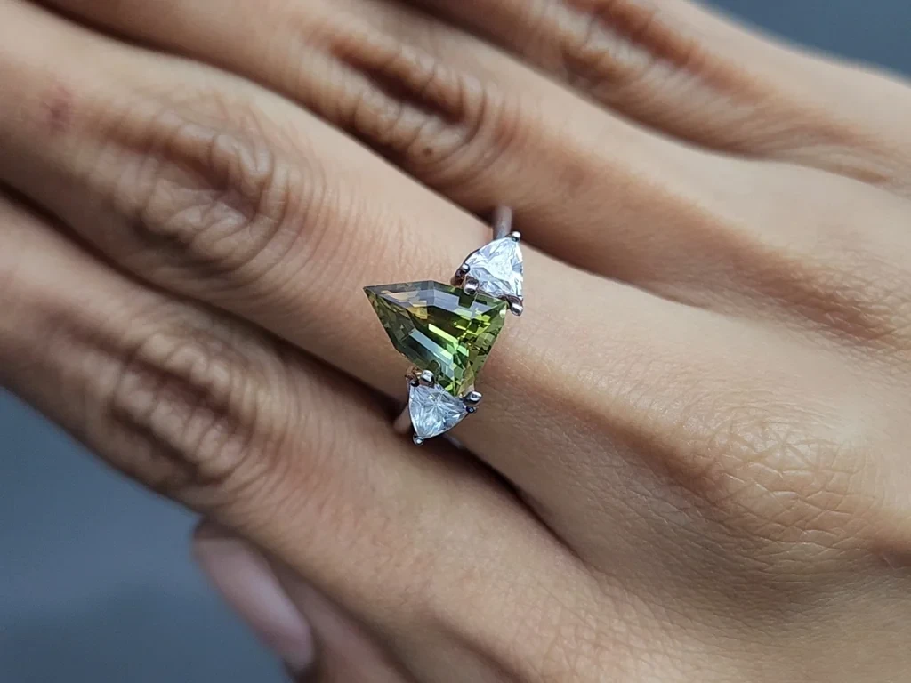 Sapphire Bi-Color fancy cut 2.14 carats, Sri Lanka Image №5