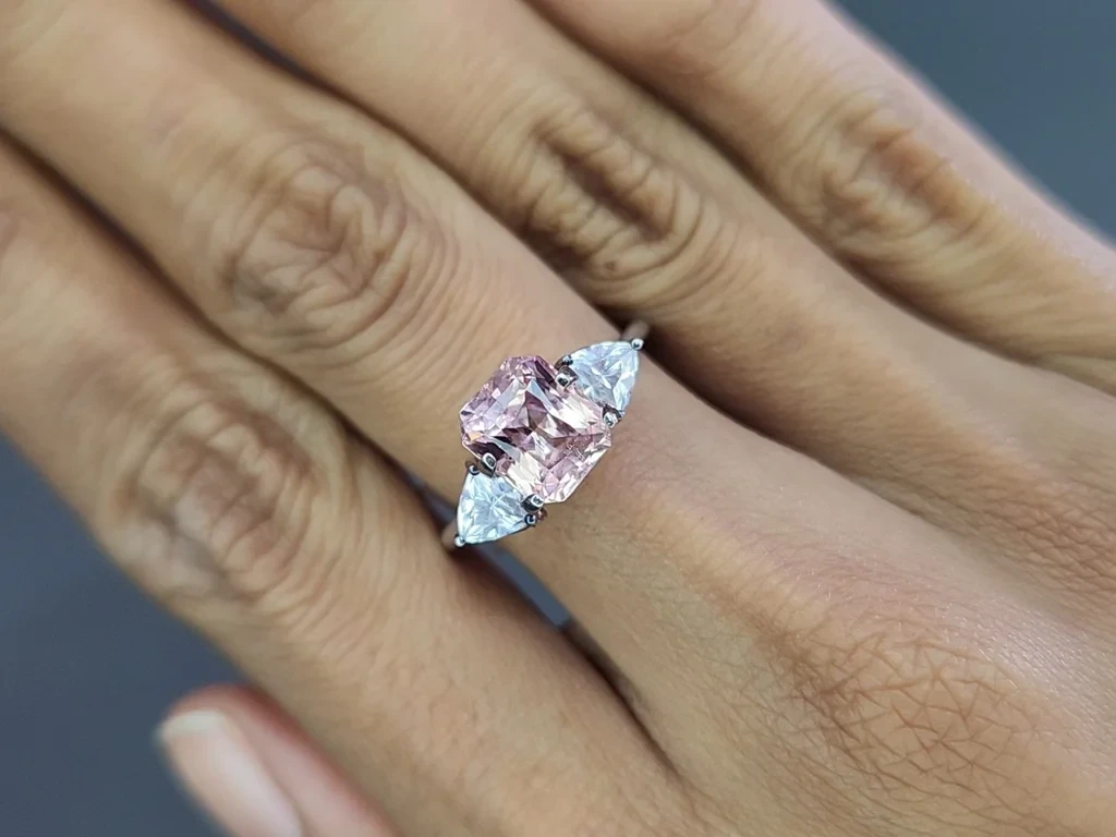 Malaya garnet radiant cut 2.57 carats, Africa Image №5