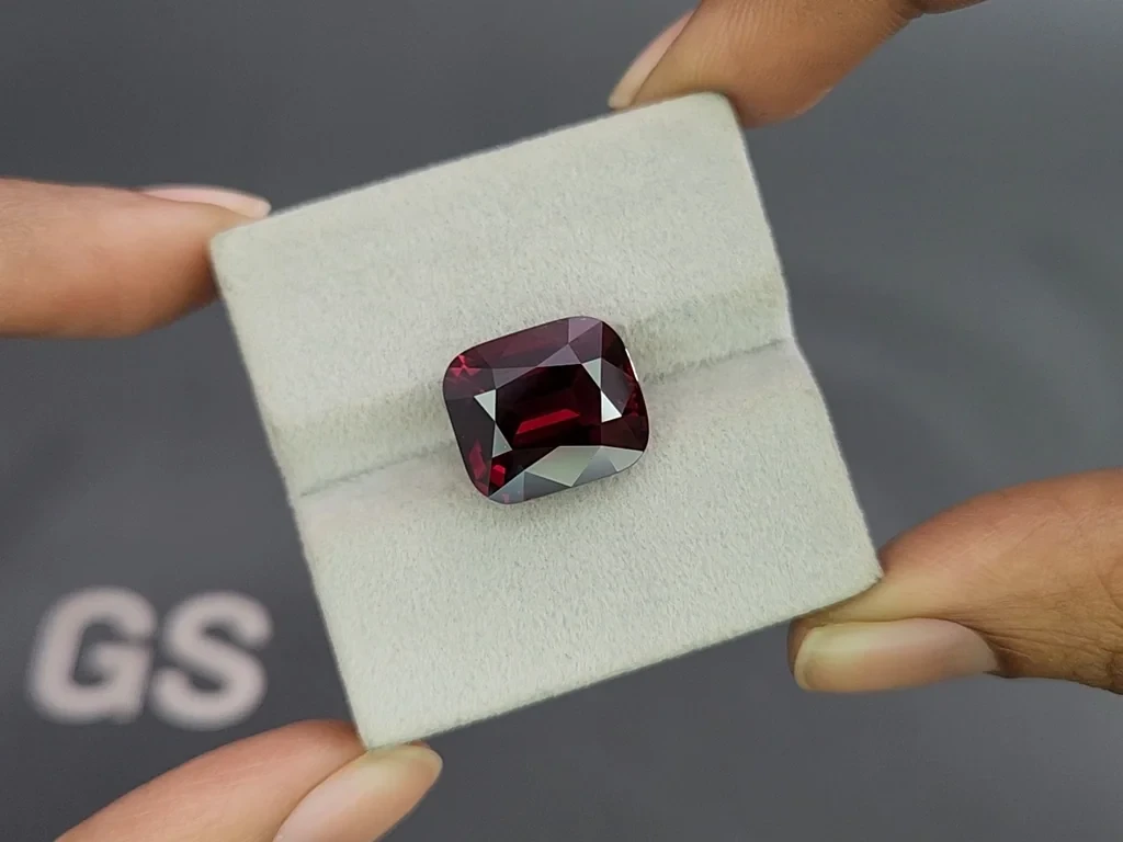 Large garnet cushion cut  13.18 carats, Tanzania Image №4