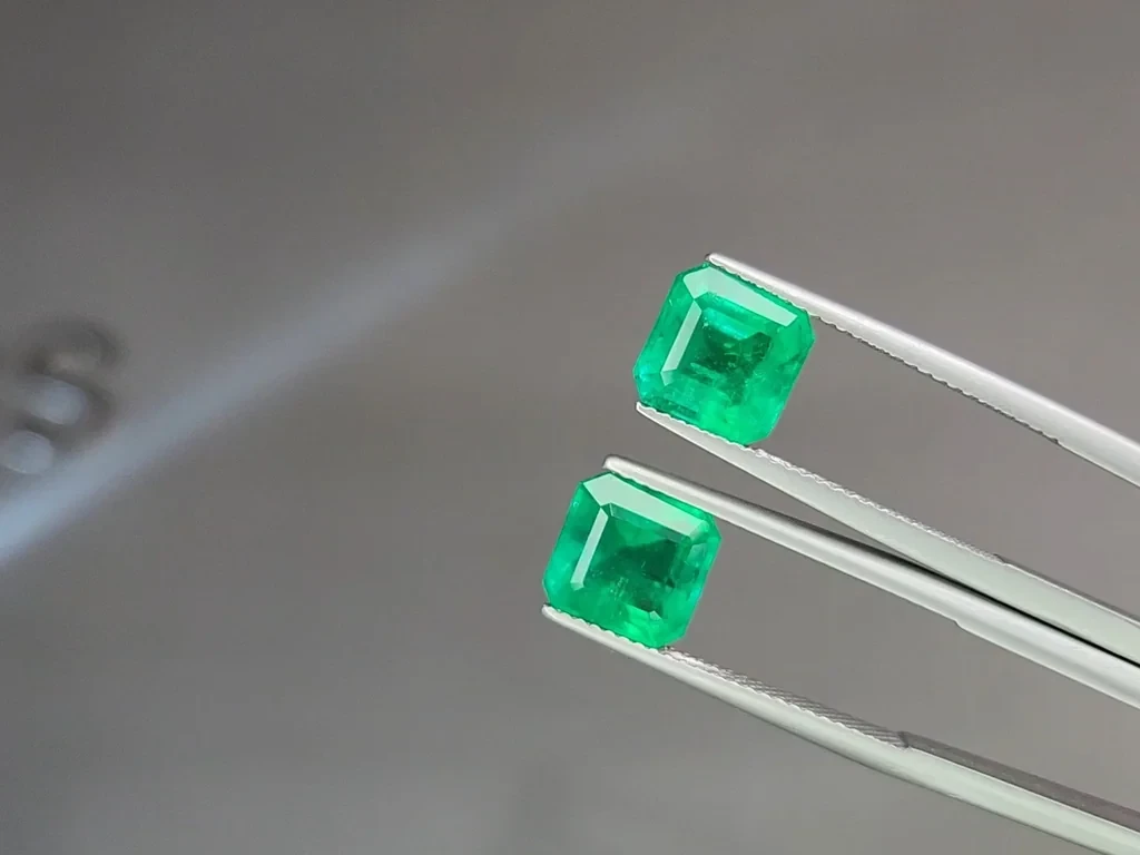 Pair of emeralds octagon cut  5.38 carats, Colombia Image №3