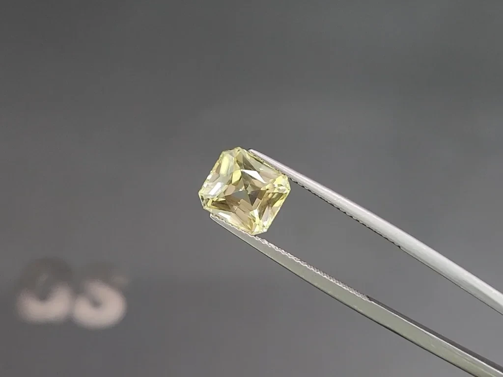 Yellow zircon radiant cut 4.56 carats, Tanzania Image №3