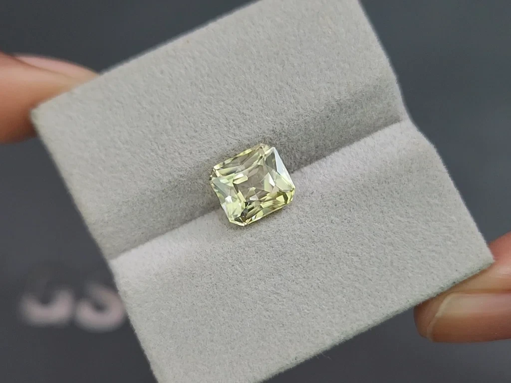 Yellow zircon radiant cut 4.56 carats, Tanzania Image №4