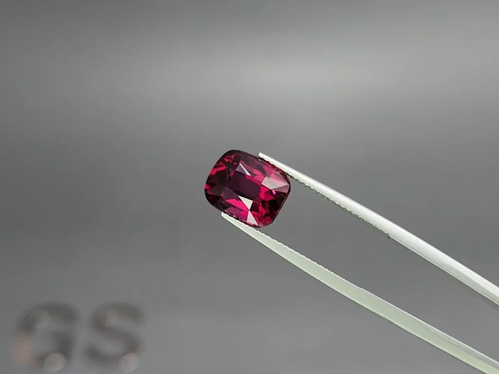 Purple garnet cushion cut 6.65 carats, Africa Image №3