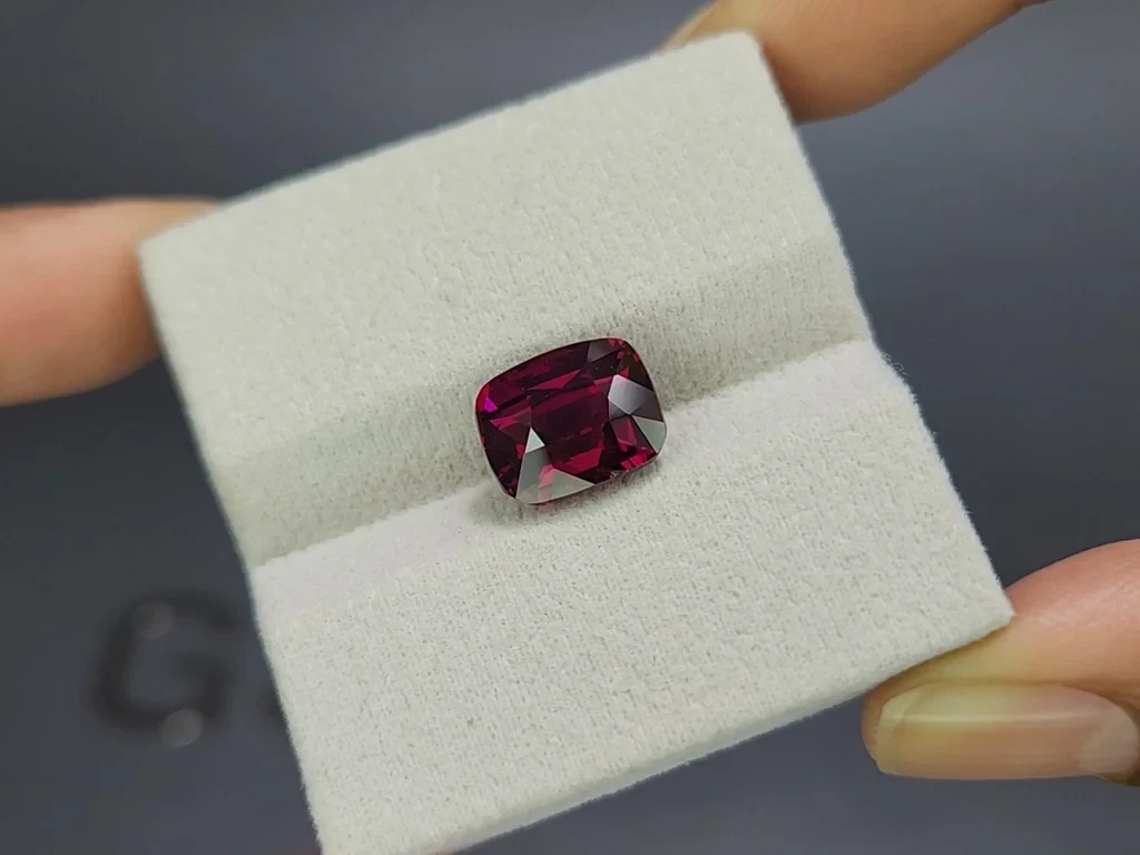 Purple garnet cushion cut 6.65 carats, Africa Image №4