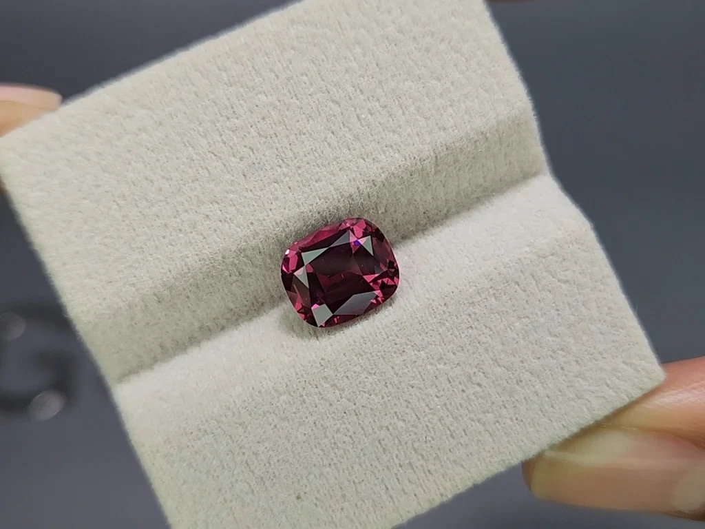 Garnet rhodolite cushion cut 3.28 carats, Madagascar Image №4