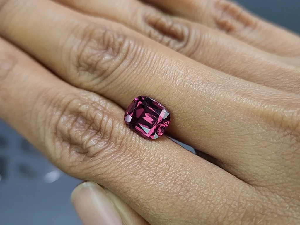 Garnet rhodolite cushion cut 3.28 carats, Madagascar Image №2