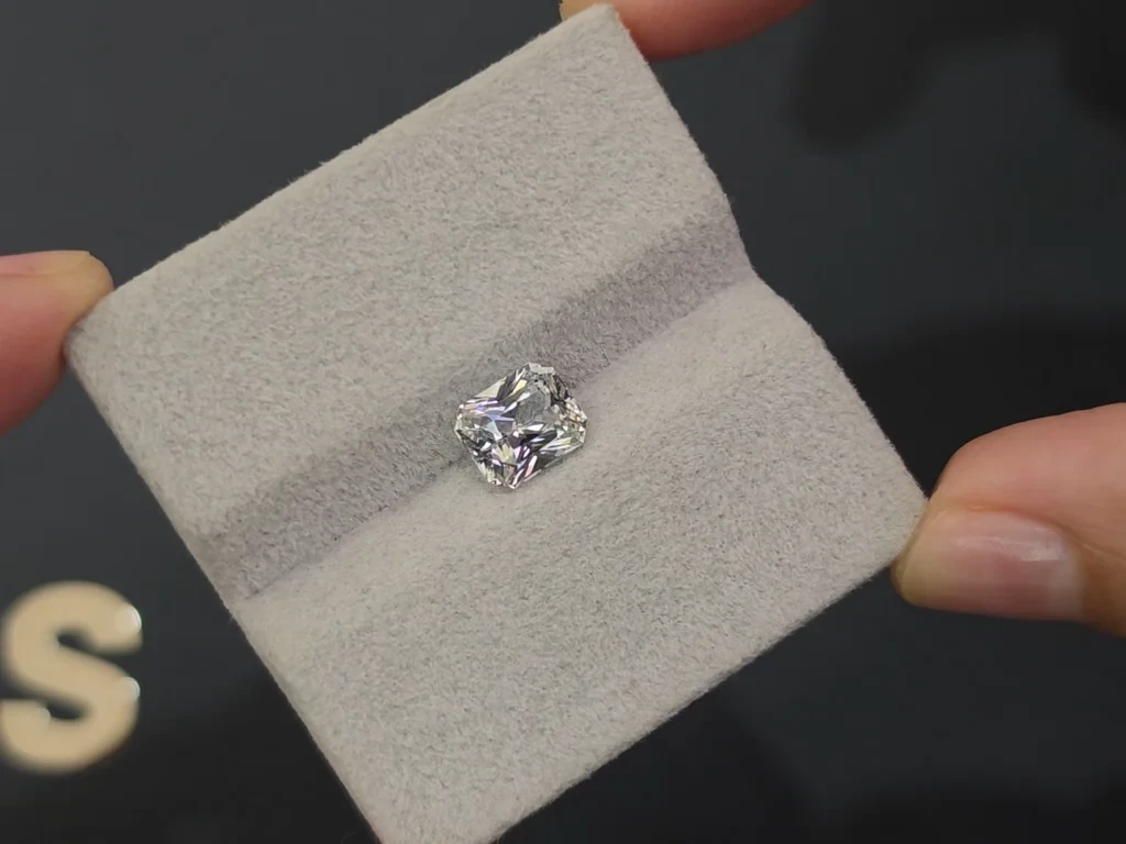 White sapphire radiant cut 2.17carats, Sri Lanka Image №4