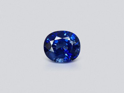 Intense blue cushion cut sapphire 3.86 ct, Sri Lanka, ICA photo
