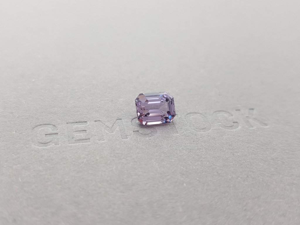 Ring with 2.68 carat lilac spinel and diamonds in 18-carat white gold Image №7