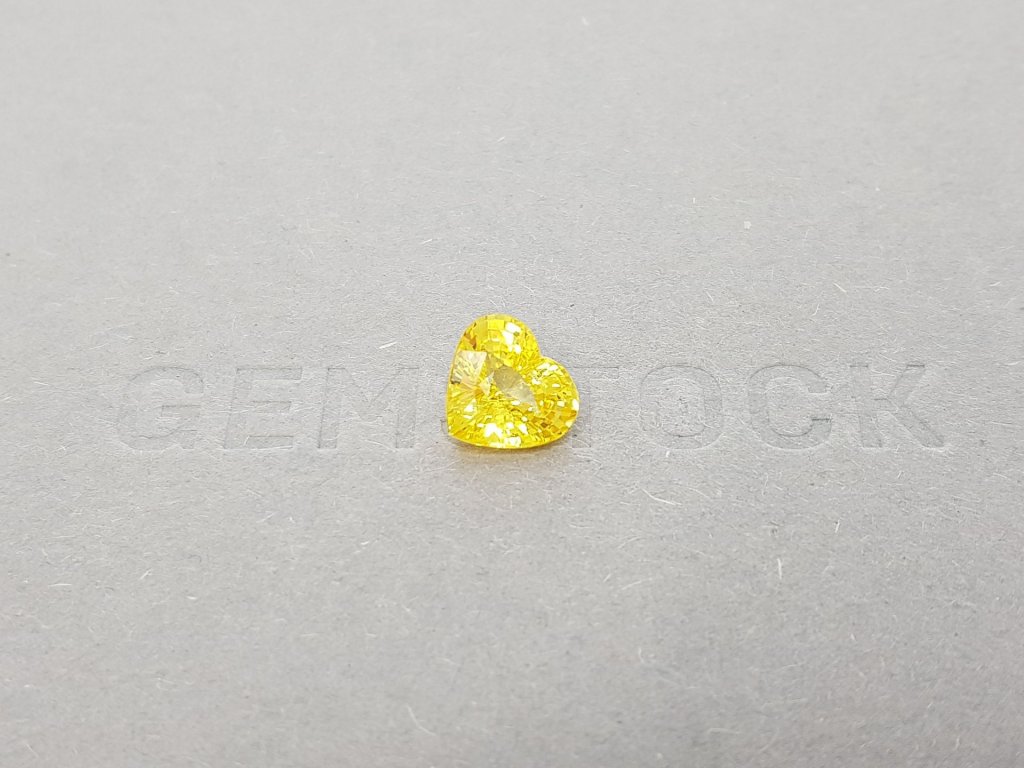 Yellow sapphire in rare cut heart 2.68 ct, Sri Lanka Image №1