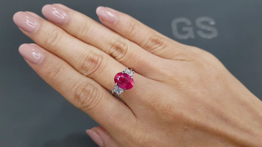 Unheated Pigeon Blood ruby in oval cut 3.54 carats, Mozambique Image №4