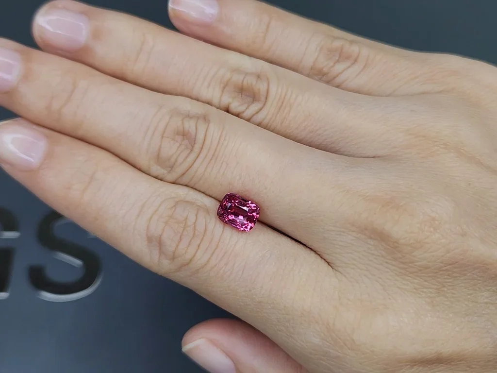 Red-pink cushion-cut Mahenge spinel 2.33 carats, Tanzania Image №2