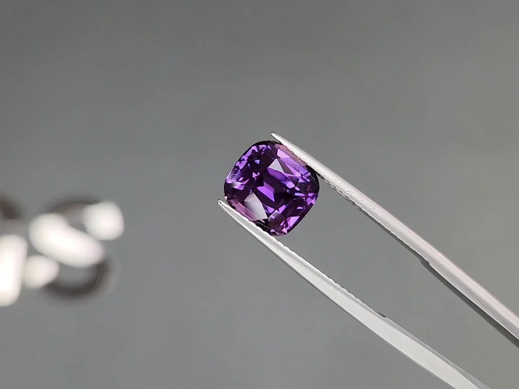 Purple cushion cut sapphire 4.26 carats, Madagascar  Image №3