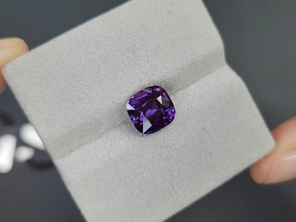 Purple cushion cut sapphire 4.26 carats, Madagascar  Image №4