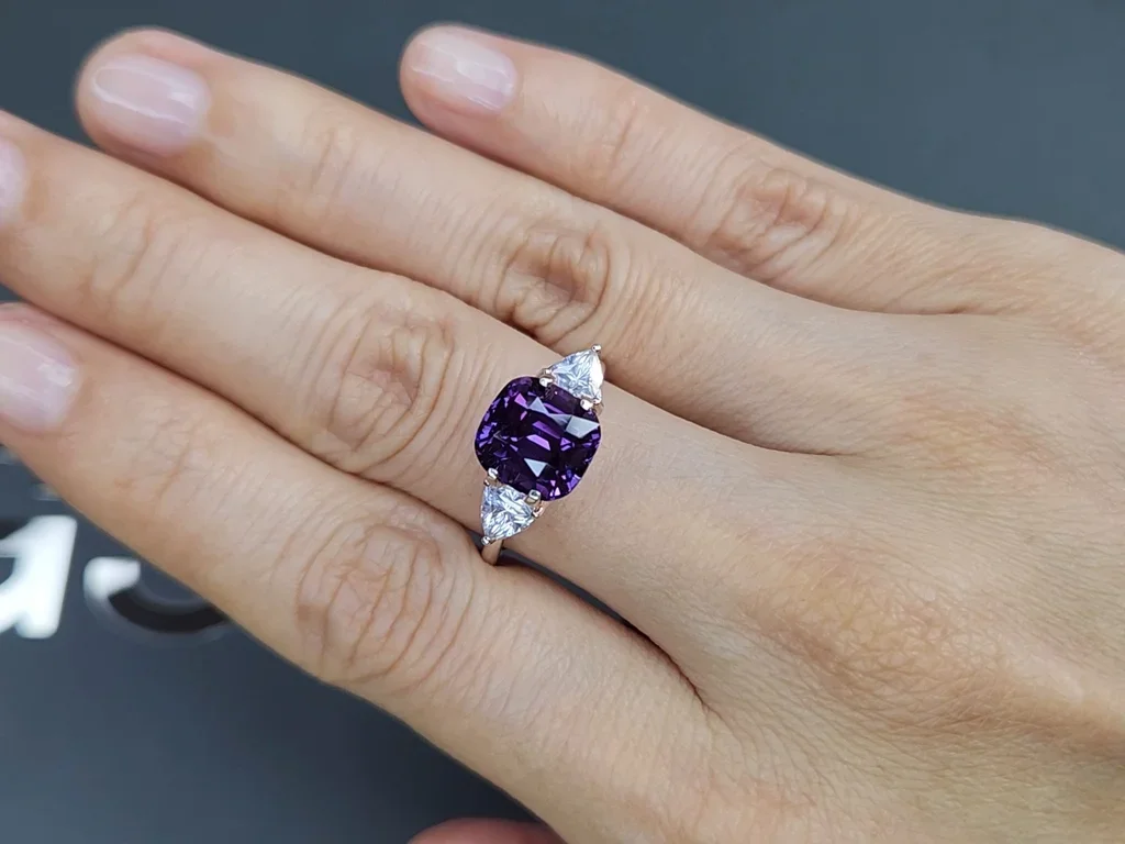 Purple cushion cut sapphire 4.26 carats, Madagascar  Image №5
