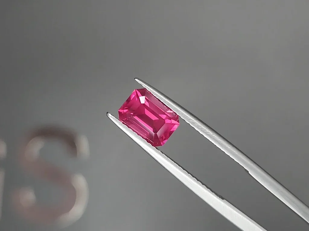 Vibrant pinkish-red Mahenge spinel in octagon cut 2.14 carats, Tanzania Image №3